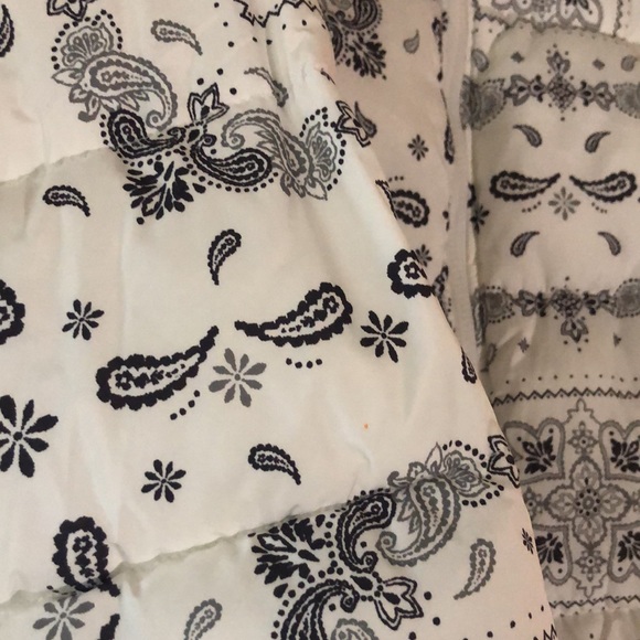 NWT Bandana print puffer jacket - Picture 5 of 5